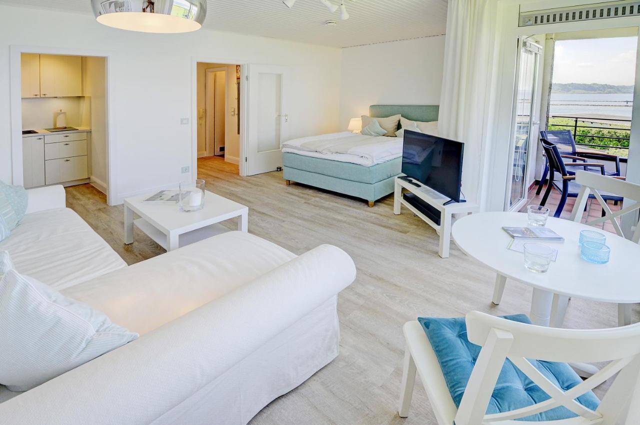 Fewo1846 - Fjordview - Komfortables Studioapartment Mit Balkon Und Meerblick 글룩스부르크 외부 사진