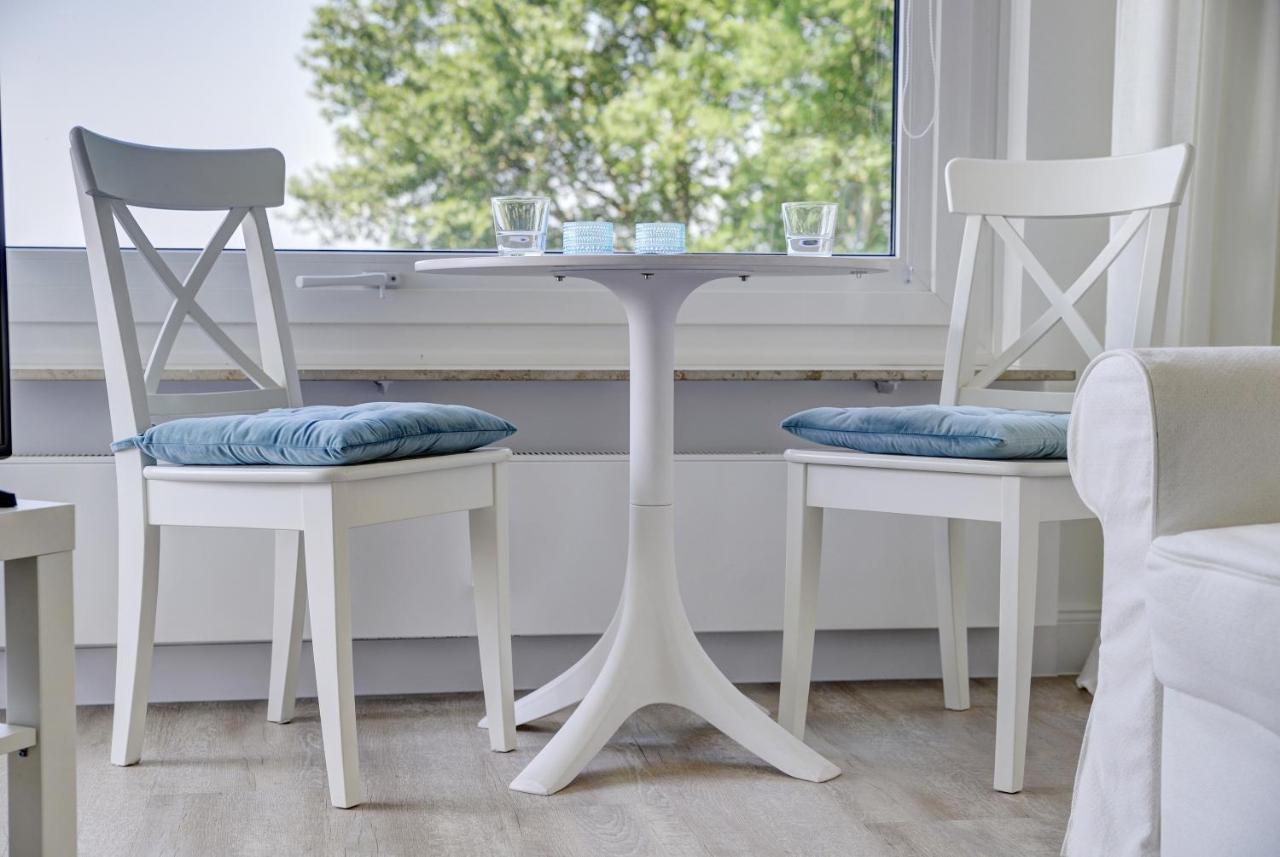 Fewo1846 - Fjordview - Komfortables Studioapartment Mit Balkon Und Meerblick 글룩스부르크 외부 사진
