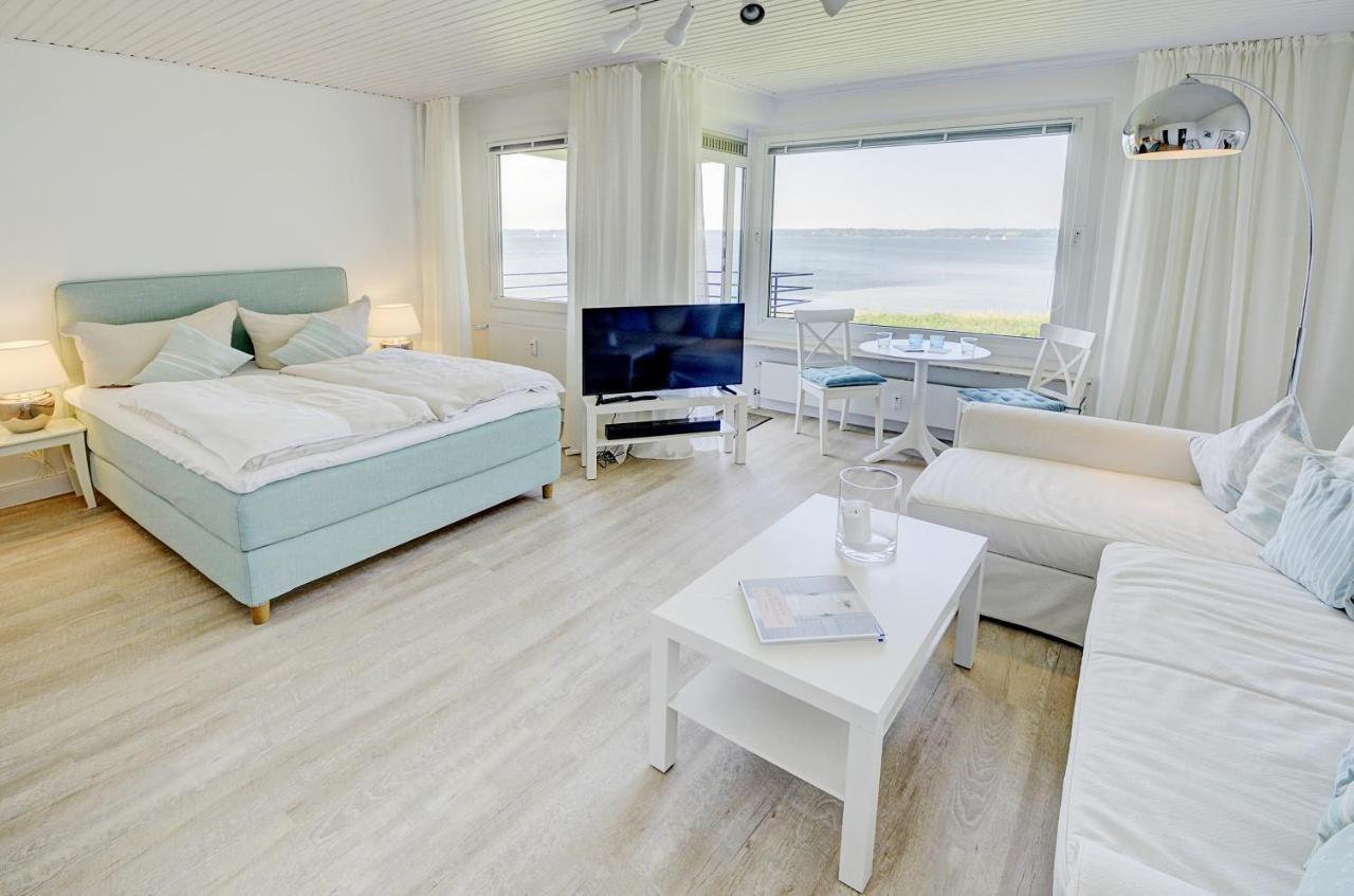 Fewo1846 - Fjordview - Komfortables Studioapartment Mit Balkon Und Meerblick 글룩스부르크 외부 사진